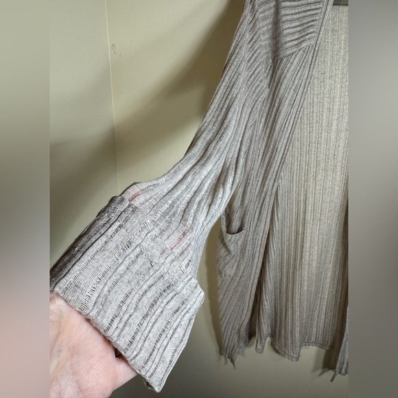 Glam cardigan light weight
- throw on with jeans front pockets size medium - Picture 5 of 8